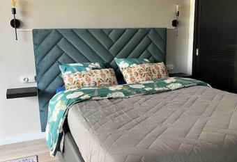 Appartement pr  s de Paris , Cr  teil Soleil, M  tro 8 Pr  fecture has Balcony rooms