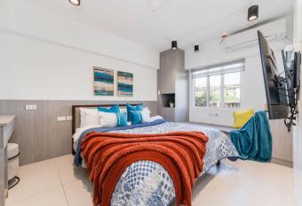 AIRPORT EXPRESS HOSTEL E-527,3 Minutes to Airport,Fast Wi-fi,Free Netflix has Balcony rooms