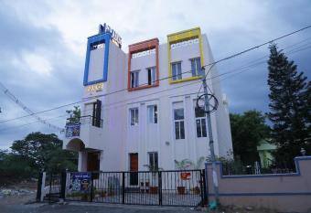 PARADISE BANQUET HALL & A/C ROOMS has Balcony rooms