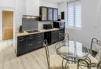 Douceur de Vivre    Saint-Amand-les-Eaux has Balcony rooms