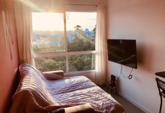 Boas energias! allows 18 year olds to book a room