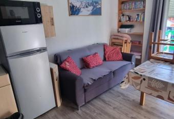 Triplex pieds des pistes st lary Soulan has Balcony rooms