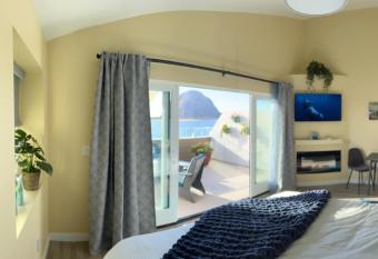 HarborWalk Inn has Balcony rooms