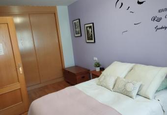 Felices Sue  os allows 18 year olds to book a room