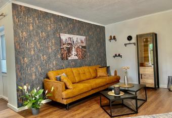 Studioappartement mit Privatgarten in ruhiger Wohnsiedlung has Balcony rooms