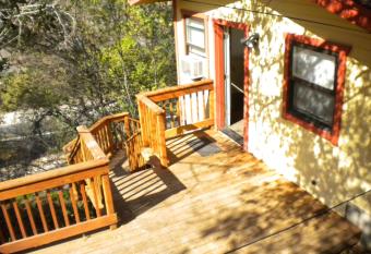 Yosemite Gatekeeper's Lodge allows 18 year olds to book a room