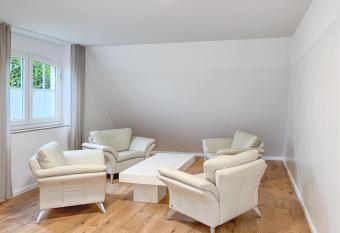 T&K Apartments - 6 Zimmer Haus - Willich has Balcony rooms