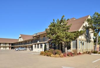 Executive Inn has Smoking rooms