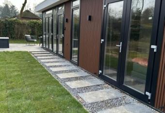 Luxe boshuisje Arlo in Ermelo! has Balcony rooms