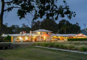 Raintree Motel Biloela allows 18 year olds to book a room