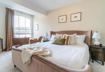 The King allows 18 year olds to book a room