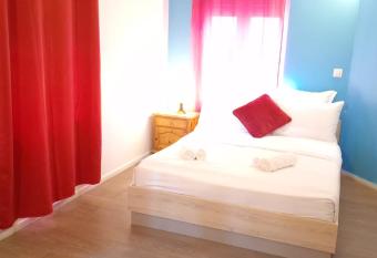 H  tel Le Saint Quentin has Balcony rooms