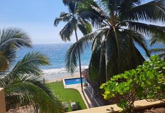 Departamento frente al mar. Barra de Potos  , Gro. has Balcony rooms