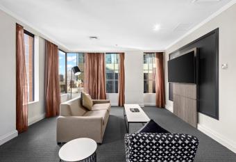 Melbourne City Suites allows 18 year olds to book a room