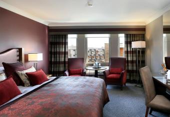 Edinburgh Marriott Hotel Holyrood allows 18 year olds to book a room