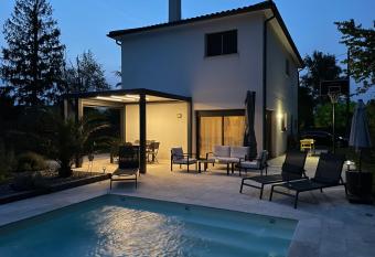 Villa Jasmin has Balcony rooms