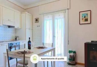 Comodo appartamento a Lizzano con Vista has Balcony rooms