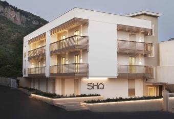 SH Home has Balcony rooms