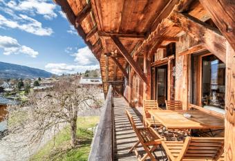 L  Etoile des Neiges has Balcony rooms