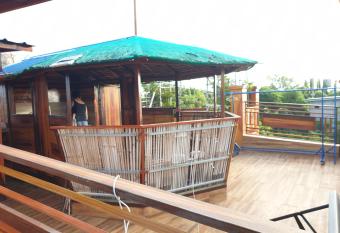 Casa de madera the wooden house has Balcony rooms