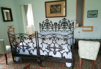 Villa Manasse has Balcony rooms