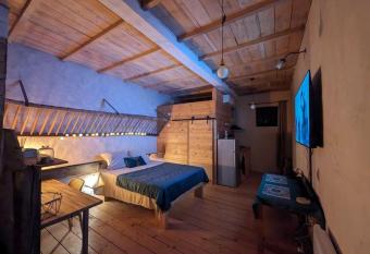 Logement - Studio ind  pendant    P  rouges has Balcony rooms