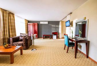 Hotel Villa Portofino Kigali has rooms with a private hot tub