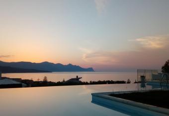 Villa Piscina sul Mare has Balcony rooms