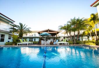 Sun Dek Beach House has Balcony rooms