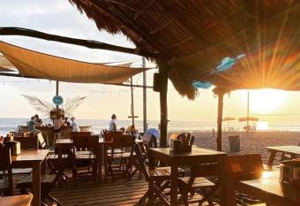 Hotel El Delfin allows 18 year olds to book a room