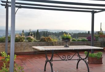    Lovely view of Florence in Stilish Designed Apt    has Balcony rooms