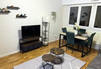 Charmant Appartement    Metz allows 18 year olds to book a room