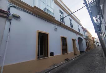 Sherry suites 9 aptos allows 18 year olds to book a room