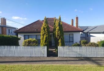 The Warrnambool Wharf House has Balcony rooms