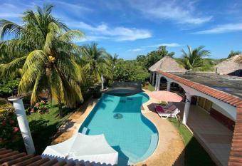 Casa de Descanso en Monterrico has Balcony rooms