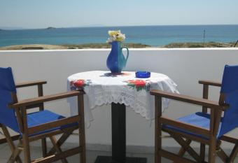Aronis Plaka Naxos has Balcony rooms
