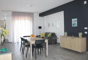 Casa Vacanze Etna Sunset has Balcony rooms