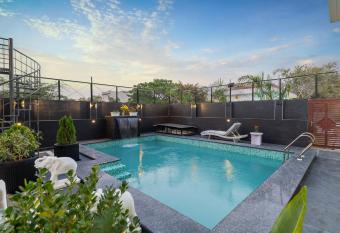 Hotel Blue Chip By Downtown - Near Udaipur Airport has Balcony rooms