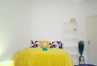 Double Room Close To Headingley Stadium Leeds has Balcony rooms