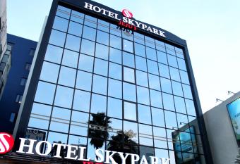 Hotel Skypark Jeju 1 allows 18 year olds to book a room