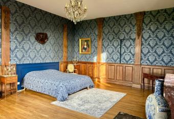 G  te baroque ch  teau Pervench  re allows 18 year olds to book a room