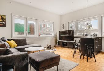 Dinbnb Apartments I 78sqm for the family I Balcony & near the sea allows 18 year olds to book a room