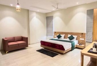 Kumaon Inn has Balcony rooms