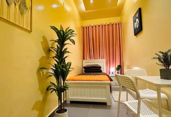 Sunrise Inn by DSV Property allows 18 year olds to book a room