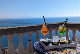 Villa Carosino has Balcony rooms