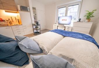 TRUTH Loft - K  che, Internet, Modern, Top Anbindung allows 18 year olds to book a room