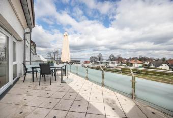 Studio has Balcony rooms