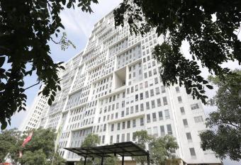 Aurora Rooms @ Apartemen Patraland Urbano has Balcony rooms