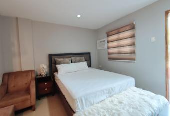 RedDoorz @ Divinagracia Homestay Tagaytay allows 18 year olds to book a room