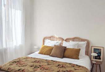 Le Couvent des Ecrevisses allows 18 year olds to book a room